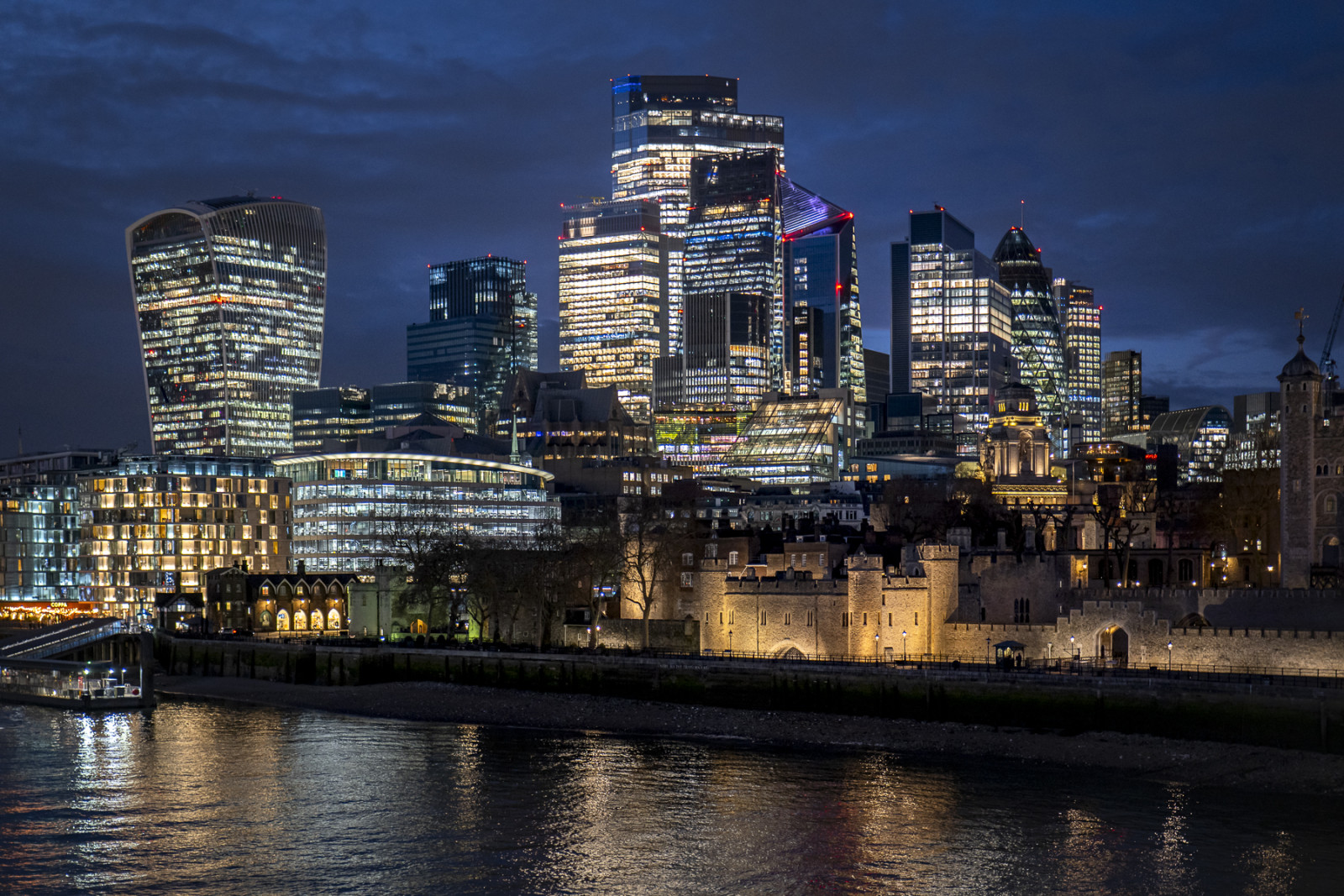 The City of London at night © Leo Hillier