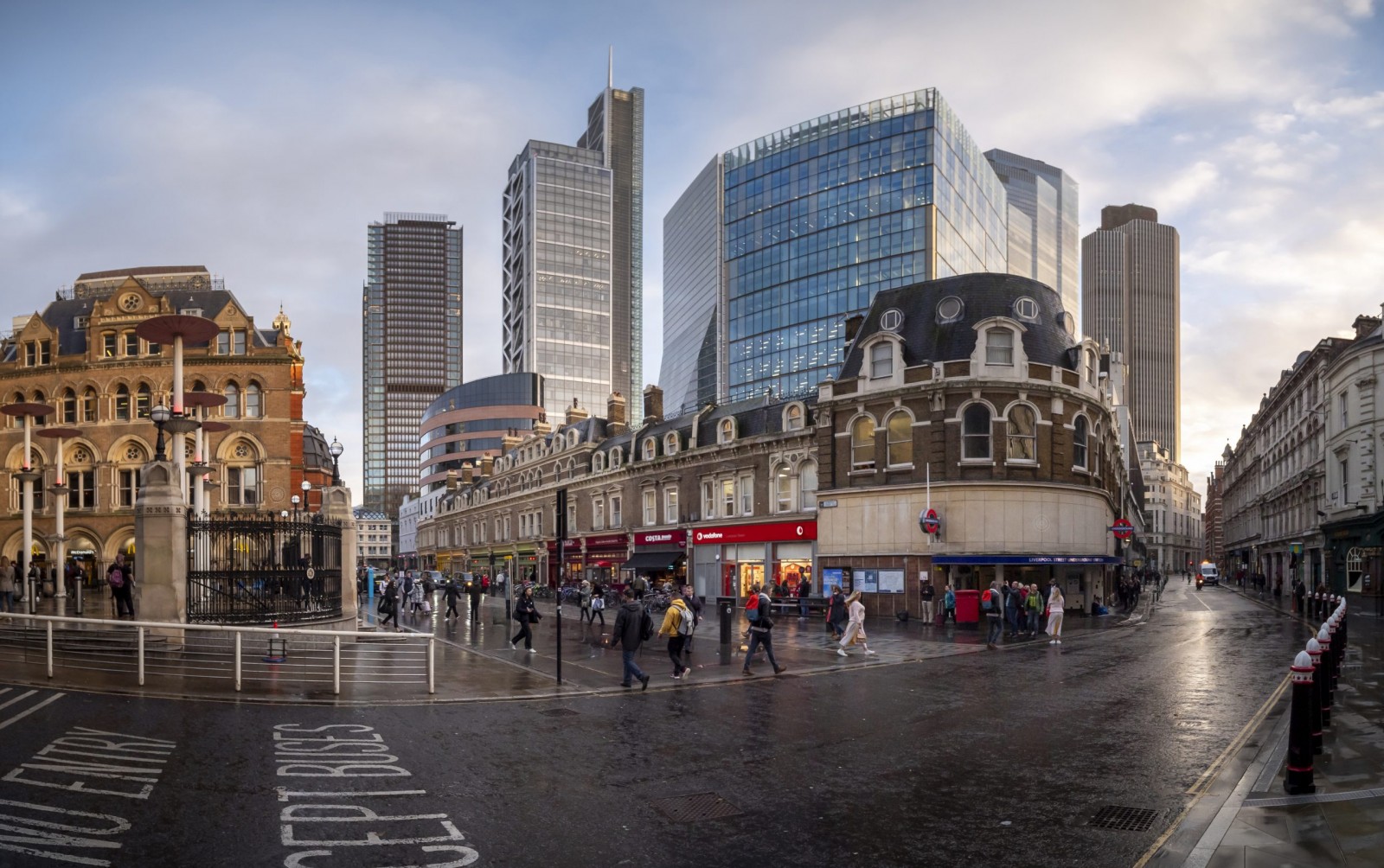 Liverpool St Nov 2021 © Leo Hillier