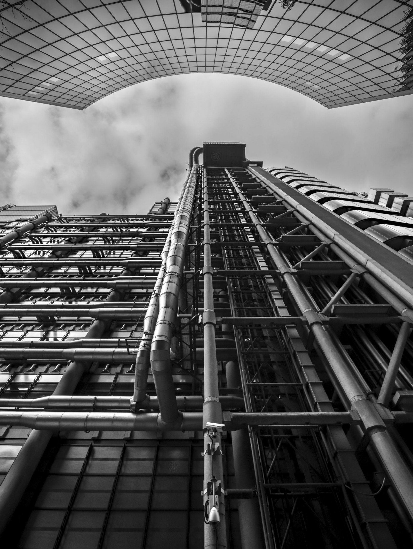 Lloyds Building and Willis Towers © Leo Hillier